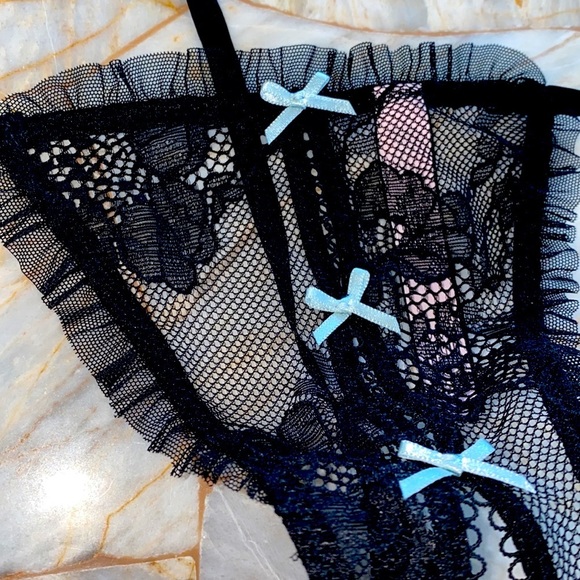 Victorias Secret Dream Angels Lace Ruffle trim Crotchless V string Panty Black - Picture 3 of 6